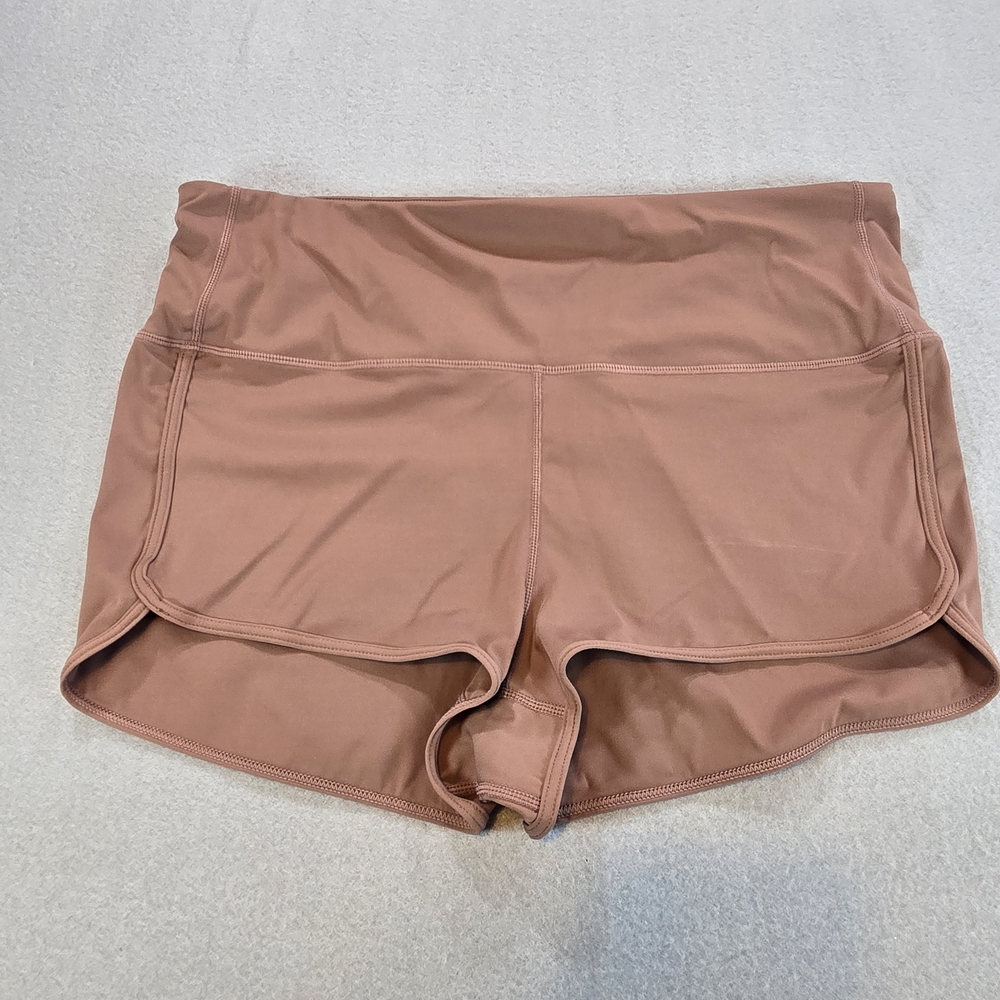 Vuori VW363 Athletic Shorts Womens XL Rosewood‎ High Rise Dolphin Hem Stretch